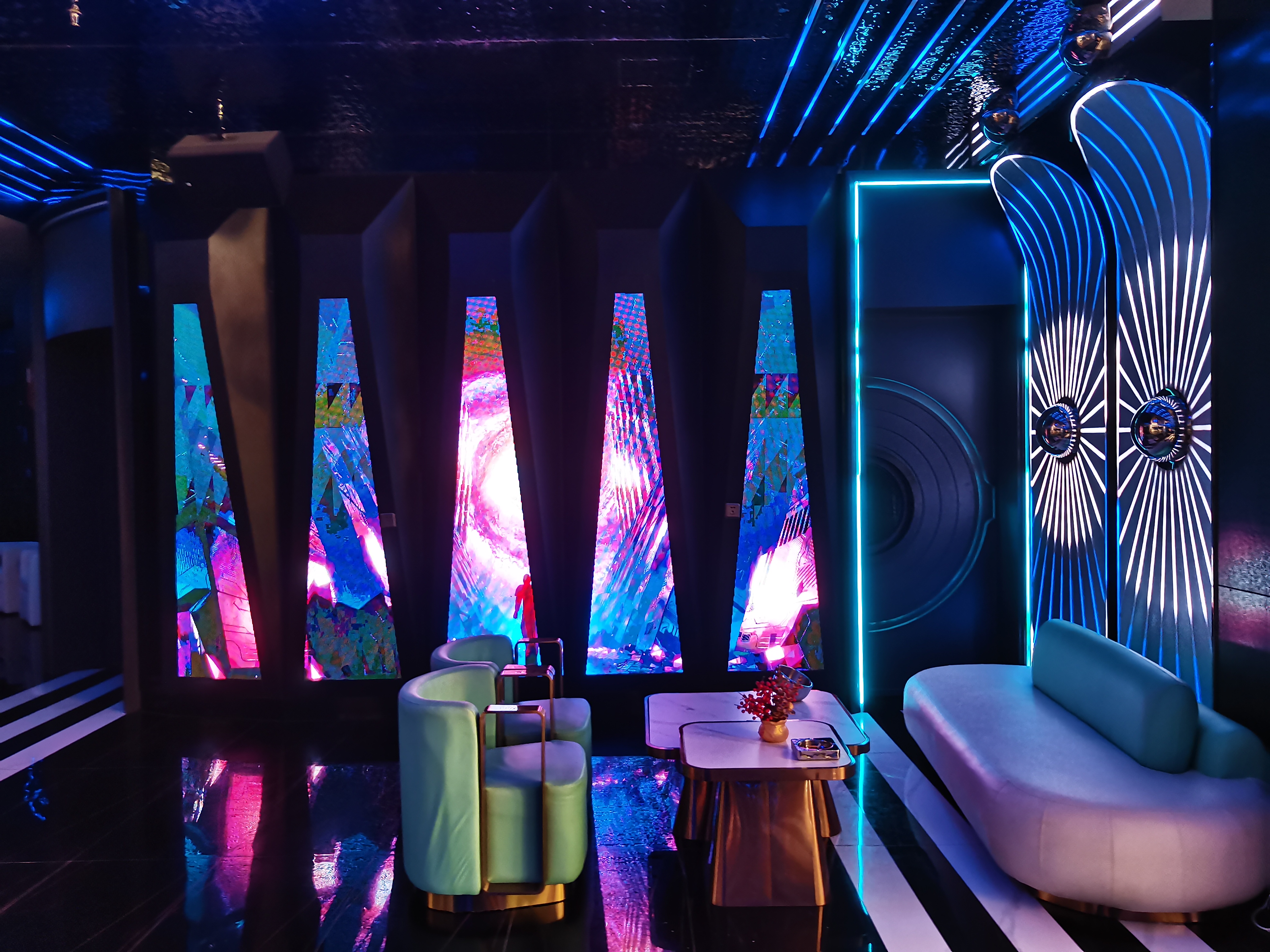 提升娱乐体验！优化KTV控制台投影仪控制功能